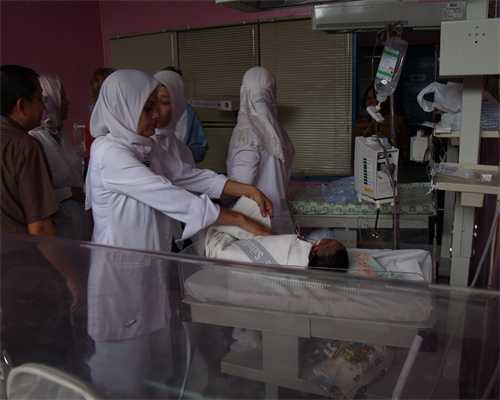 艾滋病患者如何生健康宝宝？试管婴儿可行性分析